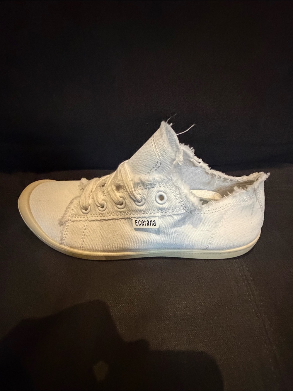 Ecetana Women’s Lace Up Sneakers White Canvas Size 40 EU / 9 US